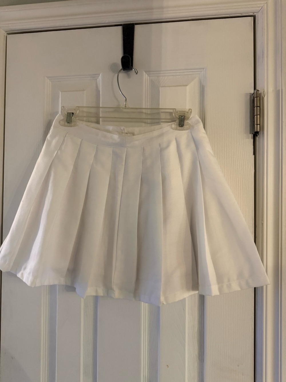 New Forever 21 White Pleated Skater Skirt Never Worn size AM